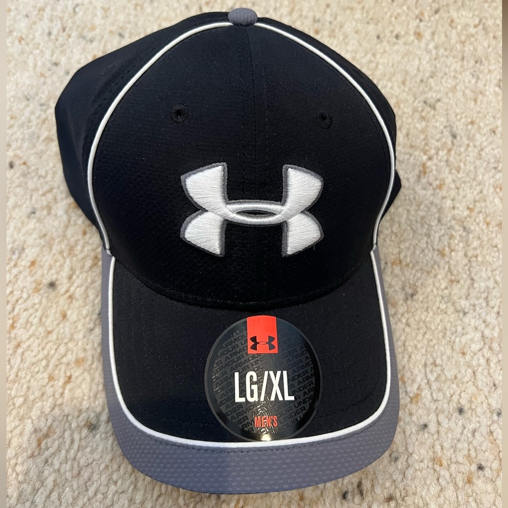 NWT Under Armour Black Cap with White Accents Size Large/XL
